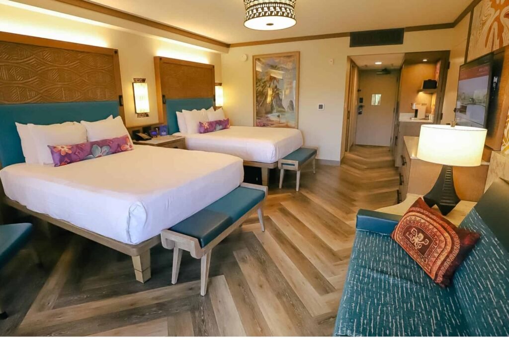 Travel to Disney with a Toddler_Rarotonga building at the Polynesian Resort_ItsHannahCallahan